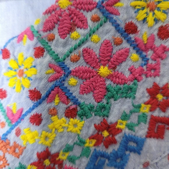 Talbots Floral Embroidered Chambray Blouse Size L - Picture 5 of 8